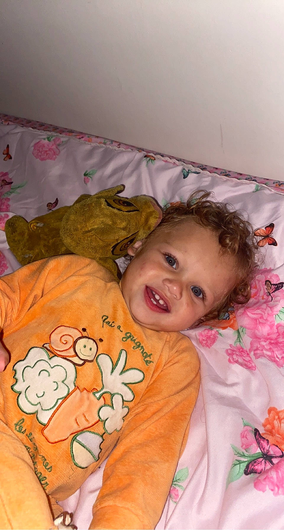 Liwoiye participe au concours pour gagner de l'argent avec cette photo : baby, baby_products, baby_toddler_clothing, cheek, child, comfort, eye, facial_expression, happy, head, linens, mammal, organ, person, pink, product, skin, smile, textile, toddler