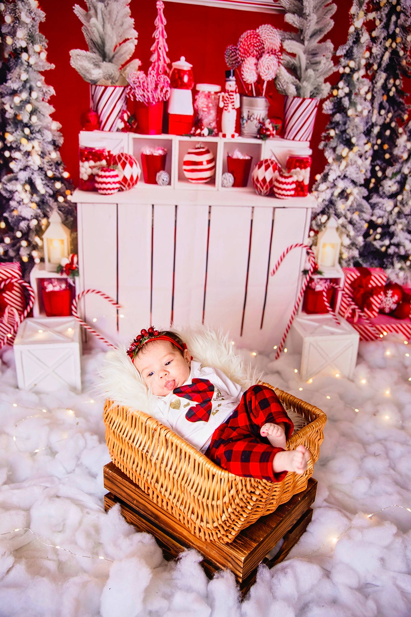 Nayeli is registered to the contest to win money with this photo: baby_toddler_clothing, carmine, christmas, christmas_decoration, christmas_eve, christmas_ornament, christmas_stocking, christmas_tree, comfort, decoration, event, happy, holiday, holiday_ornament, home, ornament, person, red, room, white