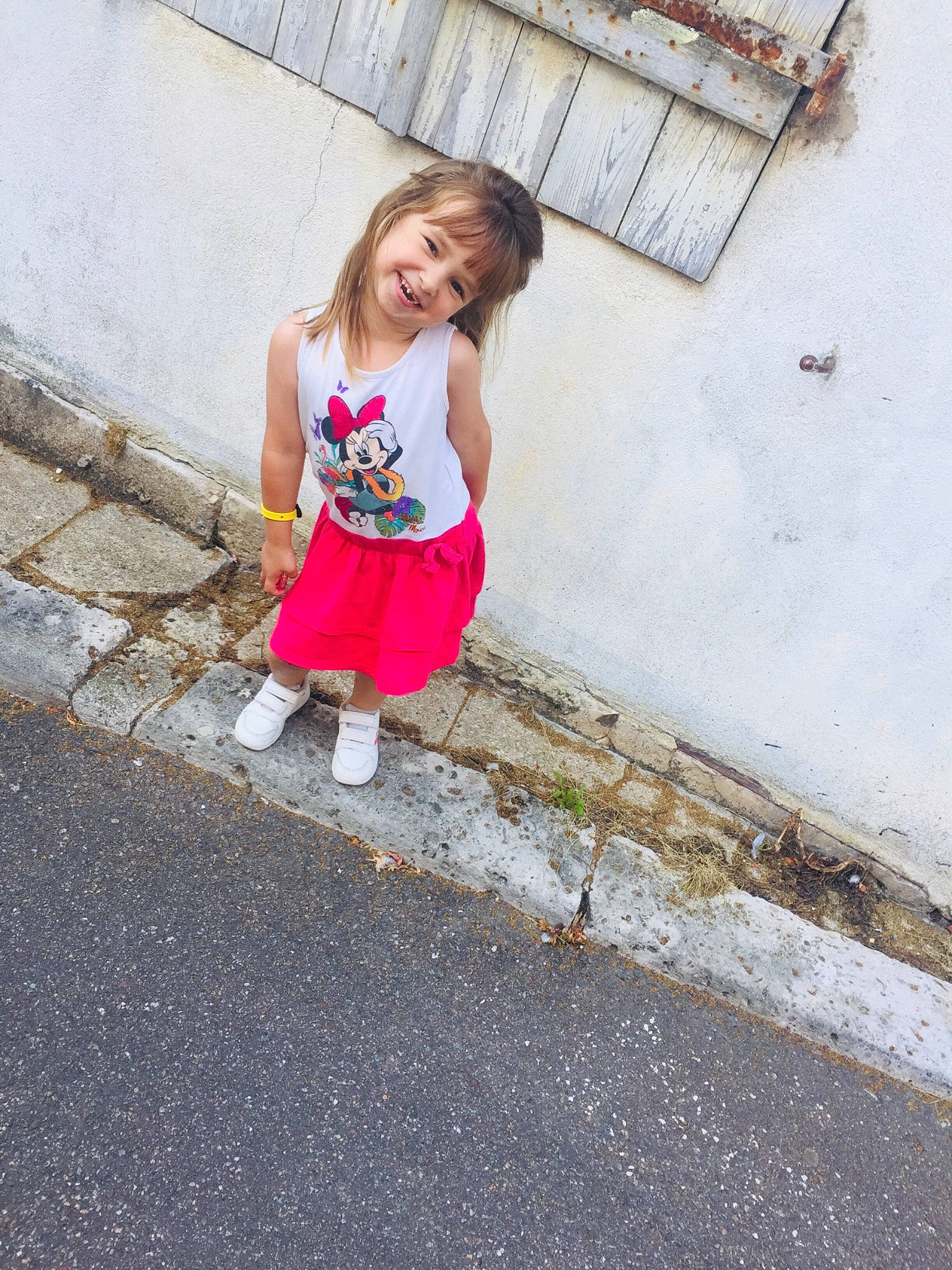 Kayline a rejoint le concours — aidez-le/la à gagner de superbes lots ! asphalt, beauty, child, dress, fashion, footwear, joy, leg, pattern, person, photograph, photography, pink, plant, sidewalk, snapshot, summer, t_shirt, toddler, vacation