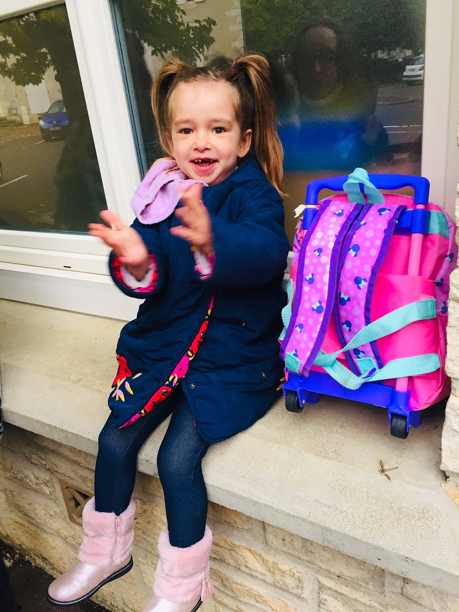 Kayline participe au concours pour gagner de l'argent avec cette photo : baby, baby_products, child, child_model, diaper_bag, fun, happy, jeans, magenta, person, personal_protective_equipment, pink, play, shoe, skin, smile, tights, toddler, vacation, violet