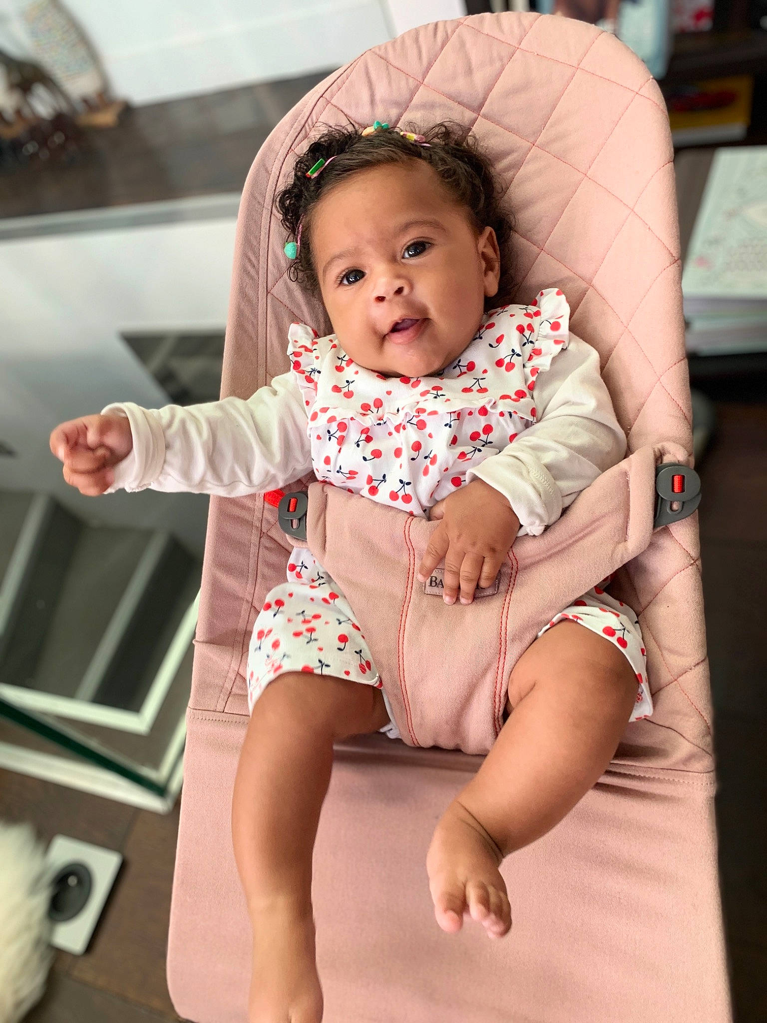 Charlize a rejoint le concours — aidez-le/la à gagner de superbes lots ! baby, beauty, cheek, child, person, sitting, skin, smile, toddler