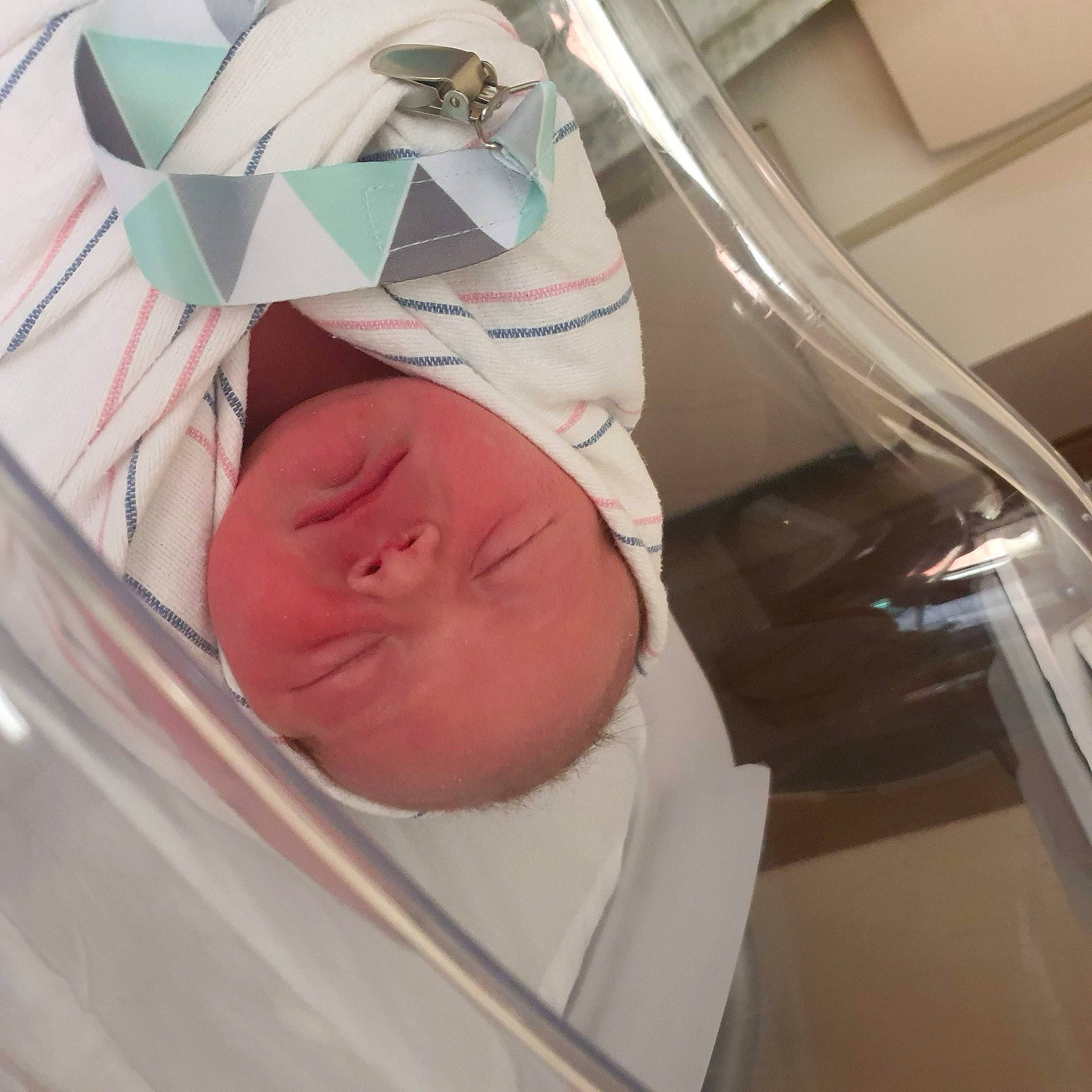 Coleson is registered to the contest to win money with this photo: baby, baby_products, baby_safety, baby_sleeping, bedding, child, childbirth, comfort, event, health_care, hospital, hospital_bed, linens, medical, medical_equipment, patient, person, room, service, sleep