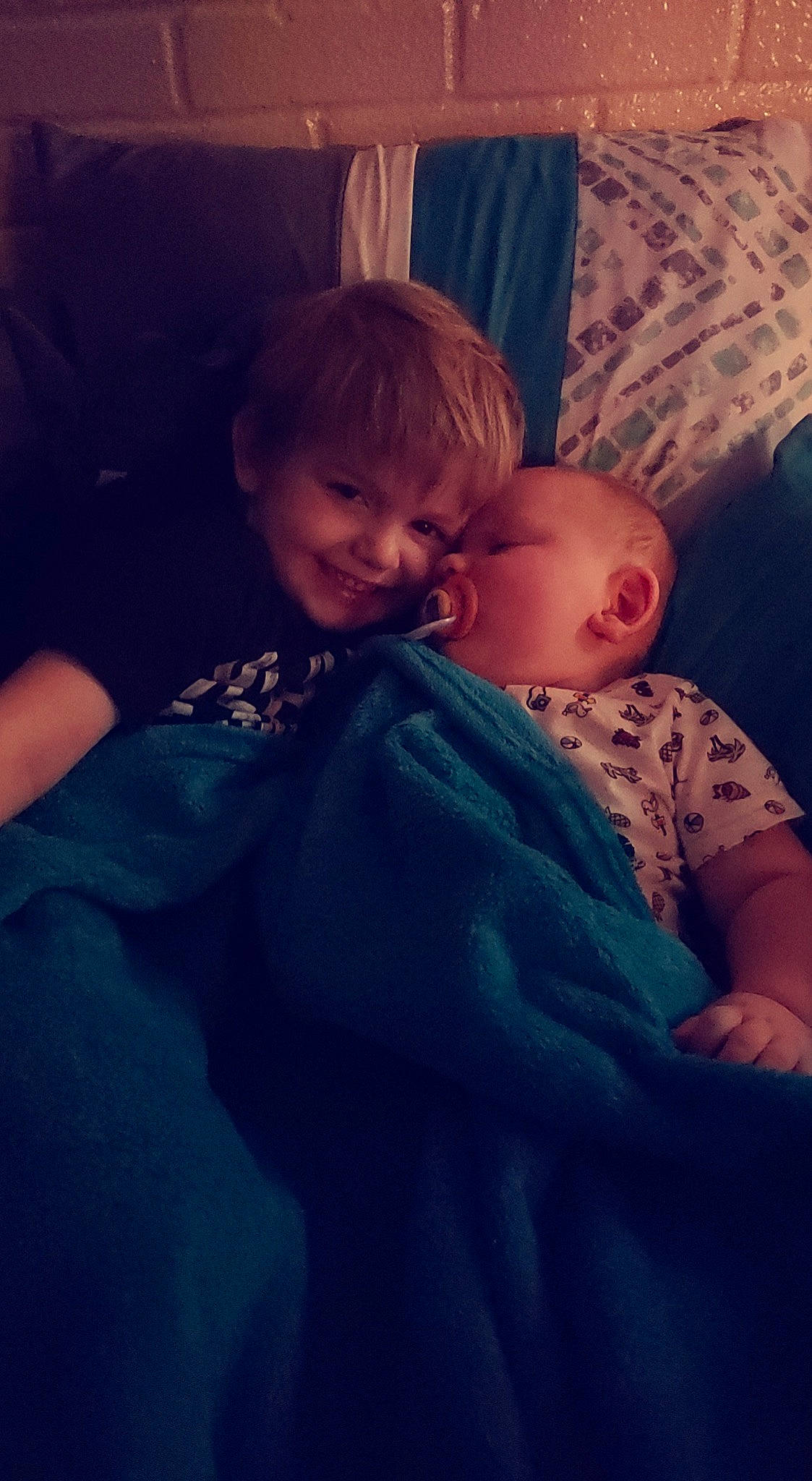 Xayden is registered to the contest to win money with this photo: baby, cloud, comfort, cool, couch, facial_expression, finger, gesture, hairstyle, happy, interaction, iris, joy, lap, mouth, muscle, person, skin, smile, t_shirt