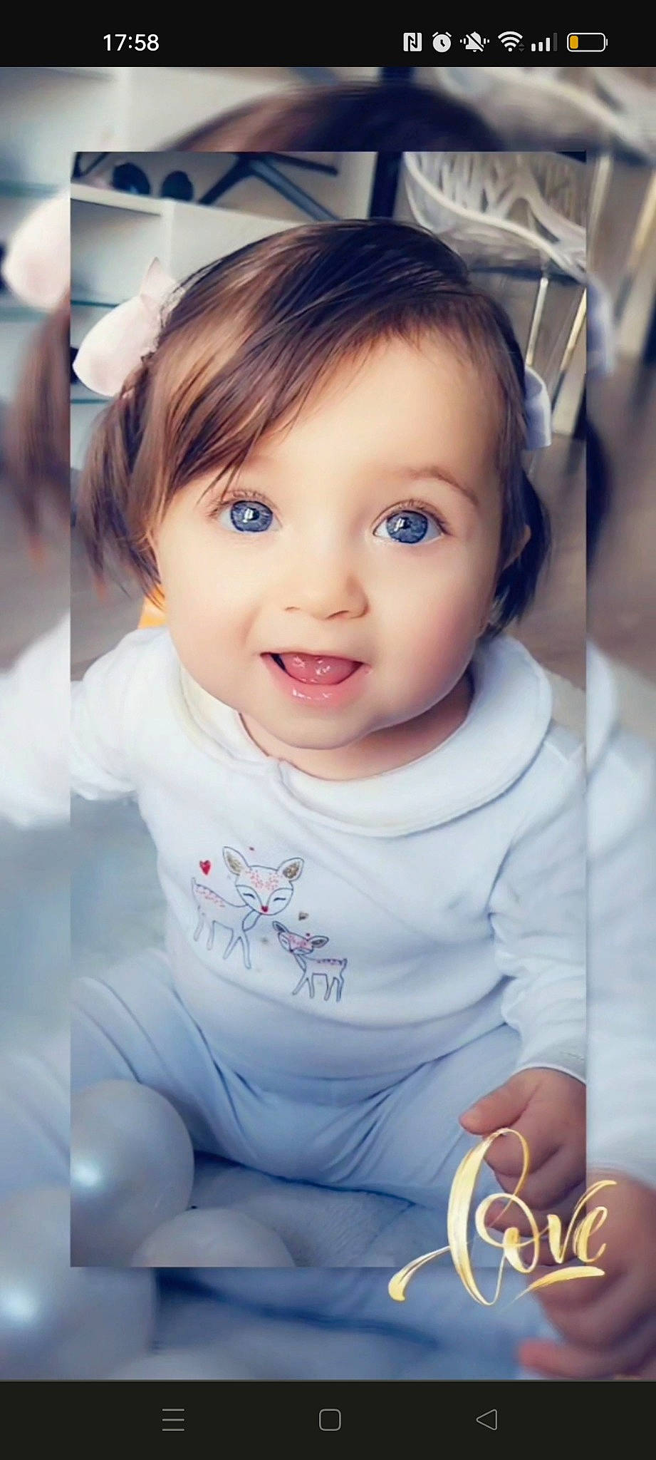 Kamelia a rejoint le concours — aidez-le/la à gagner de superbes lots ! cheek, chin, coffee_cup, eye, eyebrow, eyelash, flash_photography, hair, hairstyle, happy, head, iris, lip, neck, nose, person, skin, sleeve, smile, toddler