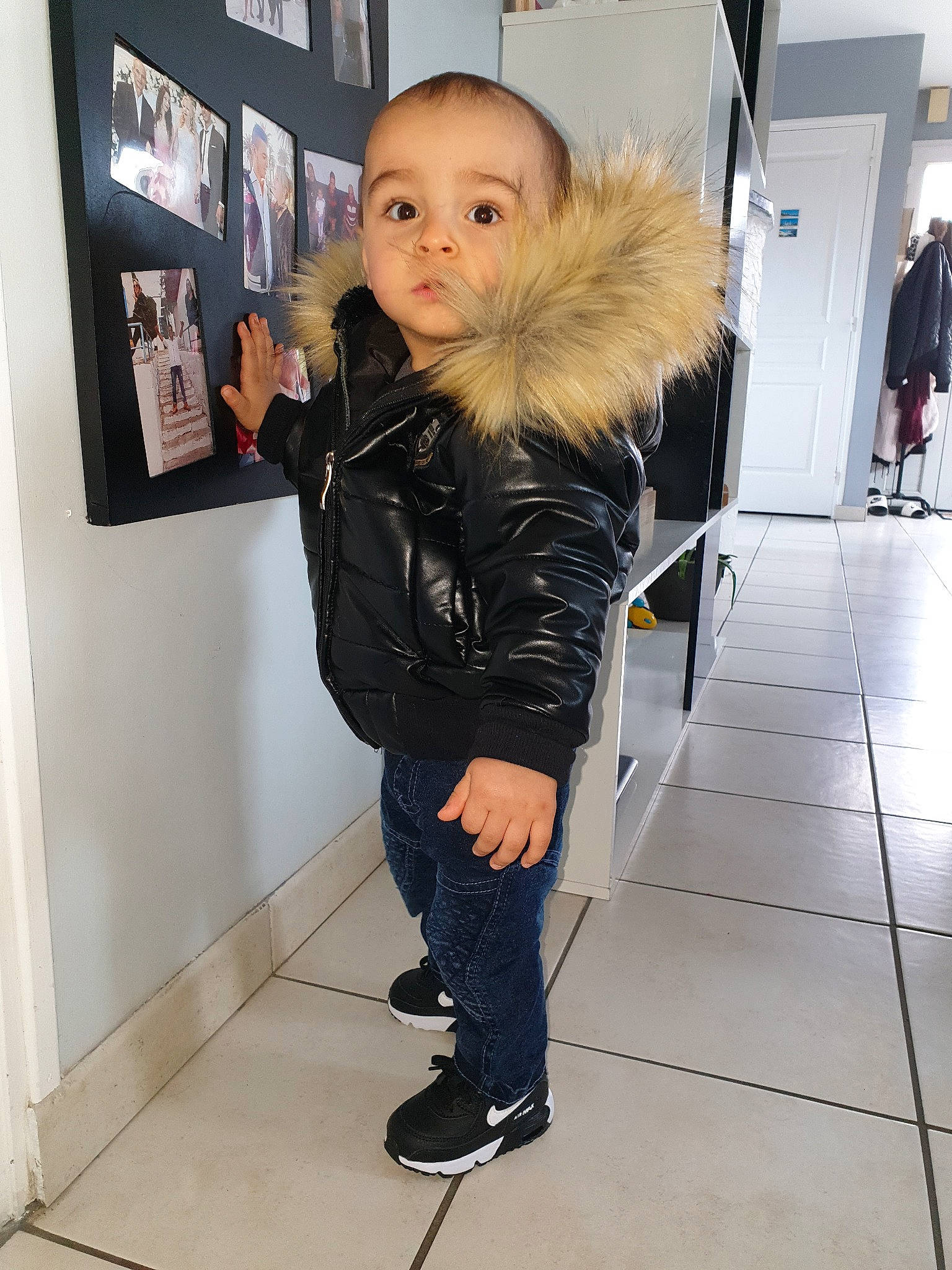 Sayan participe au concours pour gagner de l'argent avec cette photo : child, child_model, clothing, coat, footwear, fur, jacket, jeans, leather, leather_jacket, leg, outerwear, person, shoe, snapshot, style, textile, toddler, top, trousers