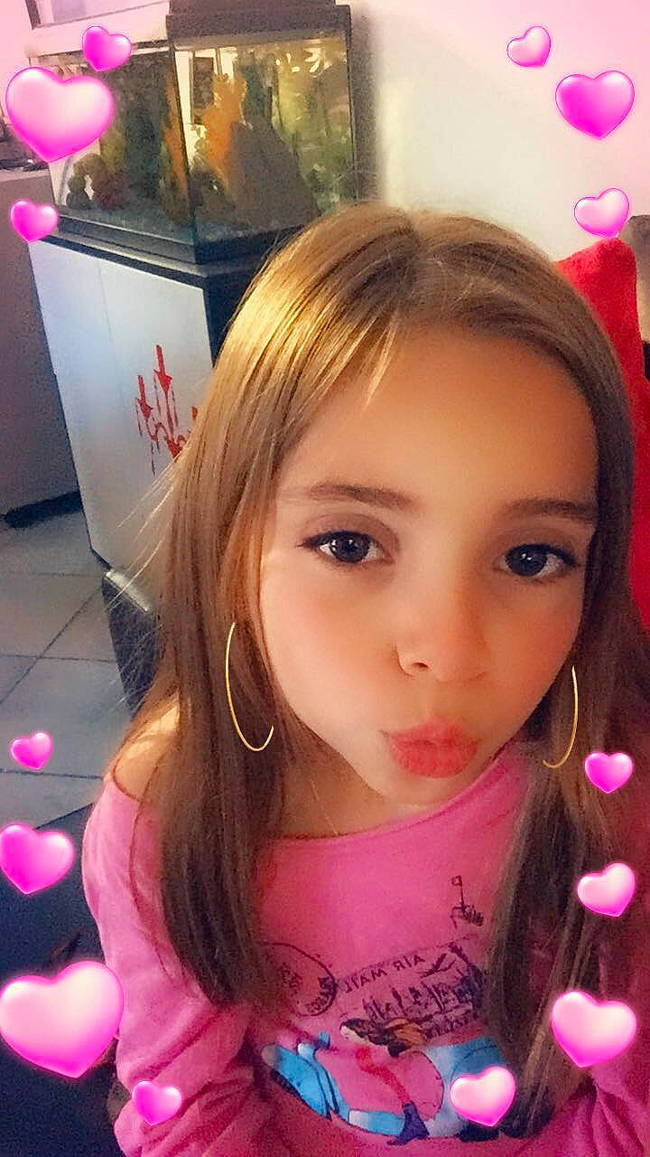 Noëlly a rejoint le concours — aidez-le/la à gagner de superbes lots ! beauty, blond, brown_hair, cheek, child, eyebrow, eyelash, face, forehead, hair, hair_coloring, hairstyle, lip, long_hair, person, photography, pink, selfie, skin