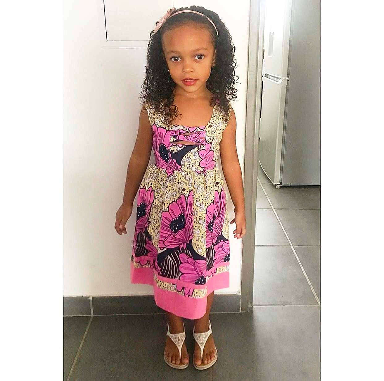 Rachelle a rejoint le concours — aidez-le/la à gagner de superbes lots ! child, day_dress, doll, dress, face, fashion_accessory, fashion_design, formal_wear, hair, hairstyle, head, magenta, one_piece_garment, pattern, person, pink, purple, sleeve, thigh, toy