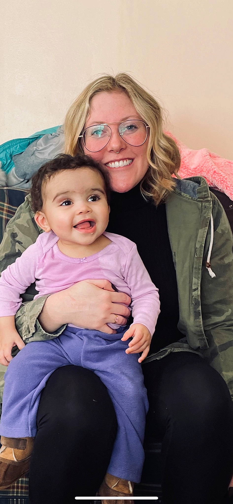 Emeri is registered to the contest to win money with this photo: cheek, eye, face, facial_expression, gesture, glasses, hair, hairstyle, happy, head, interaction, iris, joy, lip, mouth, organ, person, shoulder, skin, smile