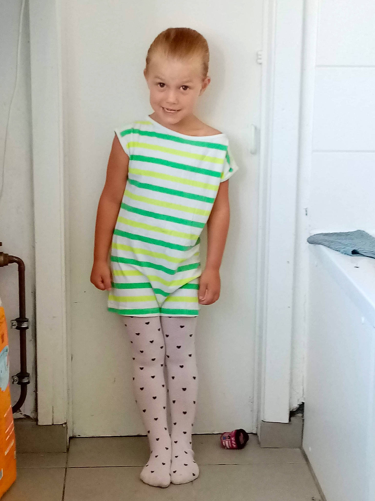 Tymerio a rejoint le concours — aidez-le/la à gagner de superbes lots ! baby_toddler_clothing, child, clothing, dress, joy, knee, leggings, nightwear, pajamas, pattern, person, sleeve, tights, toddler