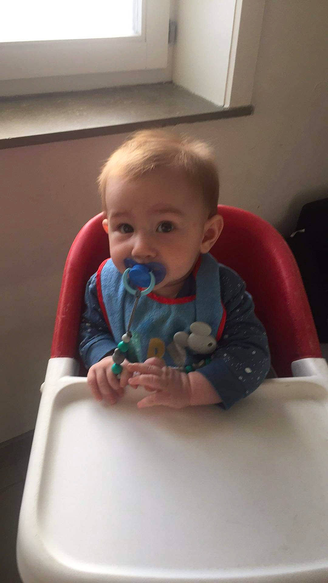 Tymerio a rejoint le concours — aidez-le/la à gagner de superbes lots ! arm, baby, child, finger, fun, person, play, sitting, skin, toddler