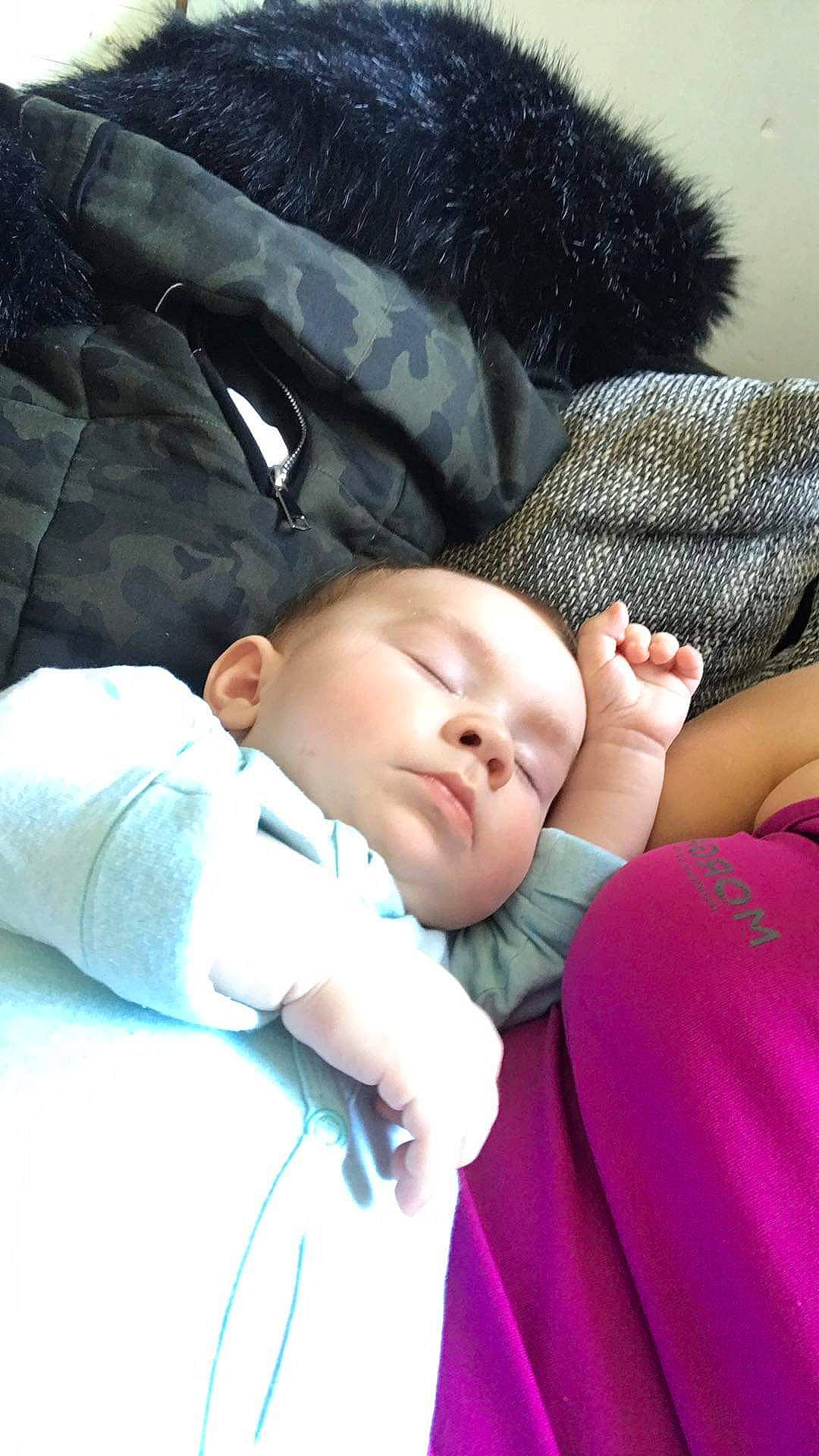 Tymerio participe au concours pour gagner de l'argent avec cette photo : baby, cheek, child, nap, nose, person, skin, sleep, toddler