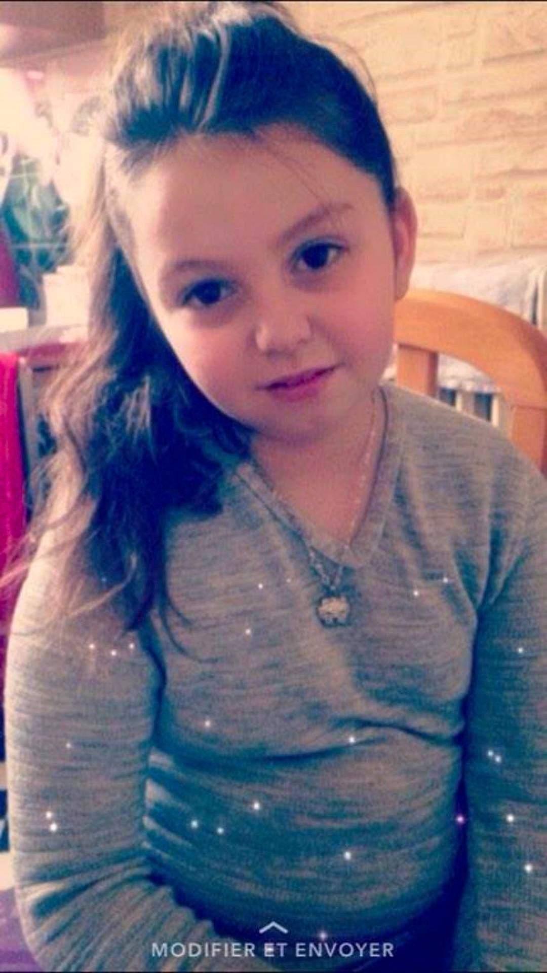 Stecy a rejoint le concours — aidez-le/la à gagner de superbes lots ! beauty, blue, brown_hair, child, dress, emotion, eye, face, facial_expression, girl, hair, hairstyle, image, organ, person, photography, selfie, skin, smile, toddler