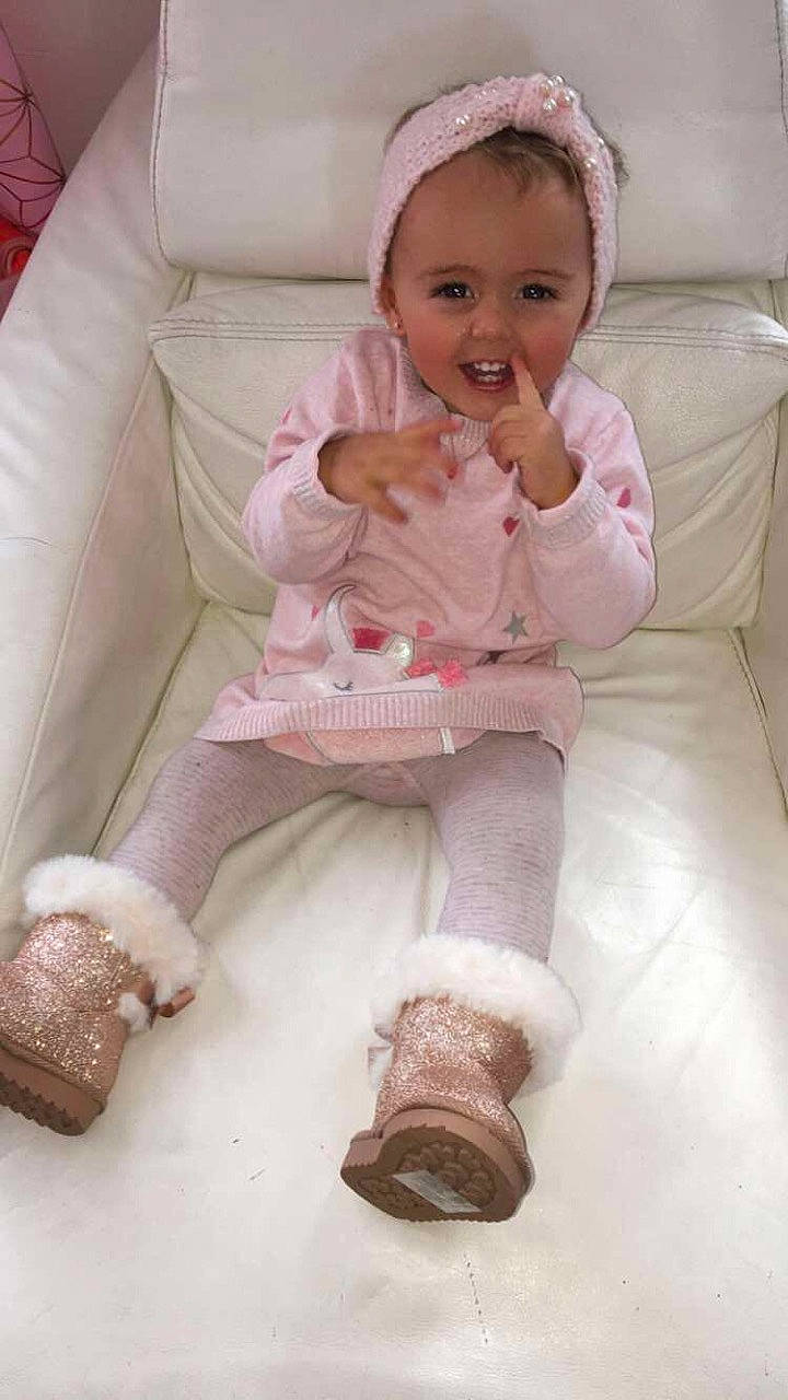 Liyana a rejoint le concours — aidez-le/la à gagner de superbes lots ! baby, child, person, toddler