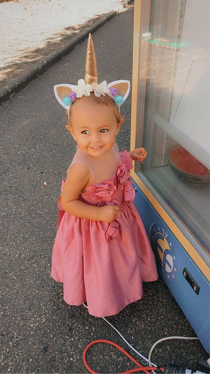 Liyana participe au concours pour gagner de l'argent avec cette photo : child, dress, ear, fawn, joy, person, pink, smile, toddler, toy