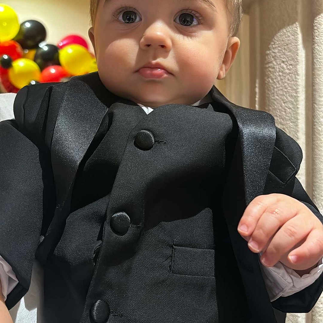 Parker participe au concours pour gagner de l'argent avec cette photo : accessories, baby, blazer, bodypart, clothing, coat, face, finger, formalwear, hand, happy, head, jacket, person, photography, portrait, sleeve, smile, suit, tie