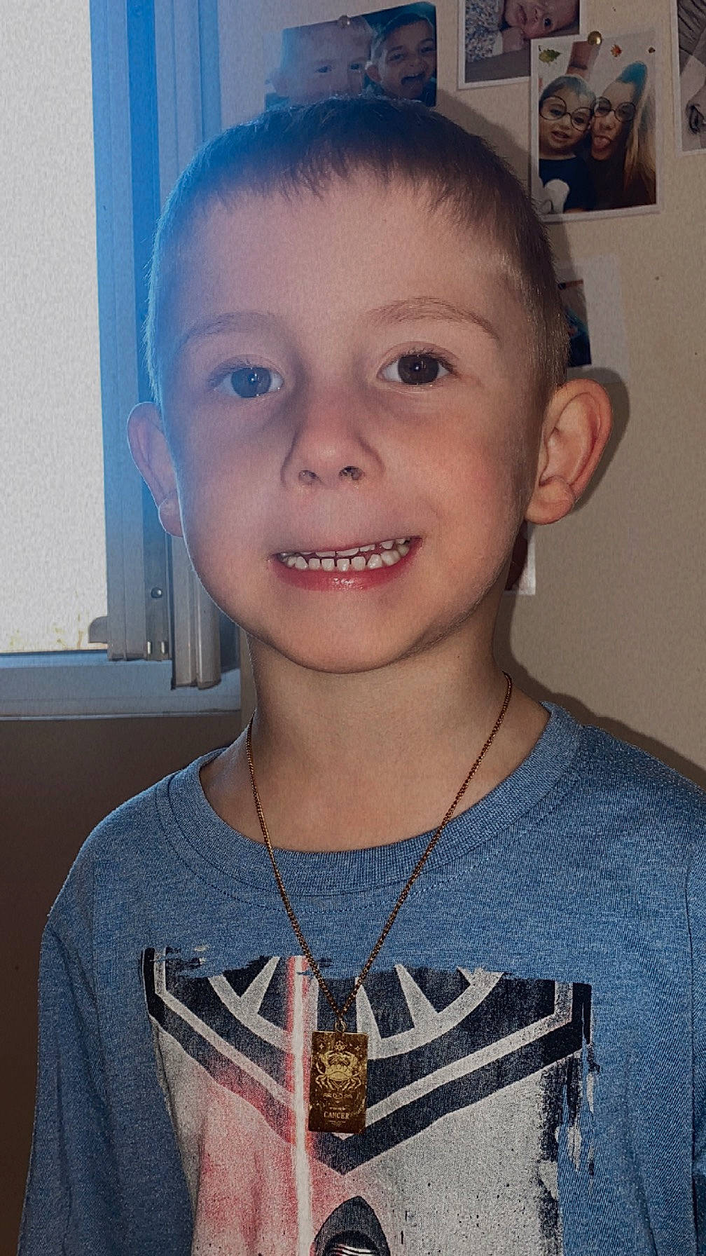 Kenzo participe au concours pour gagner de l'argent avec cette photo : cheek, chin, ear, electric_blue, eyebrow, eyelash, forehead, hairstyle, happy, head, iris, jaw, lip, neck, nose, person, skin, sleeve, smile, t_shirt