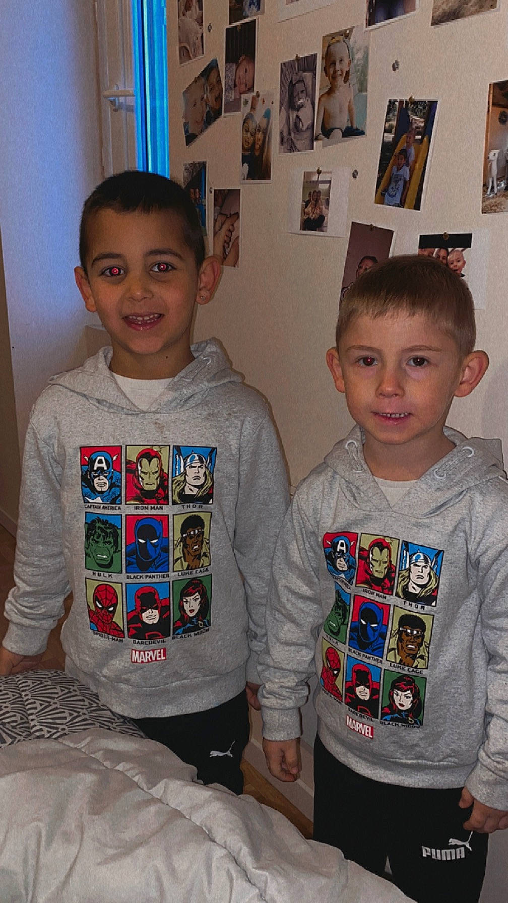 Kharl participe au concours pour gagner de l'argent avec cette photo : art, baby_toddler_clothing, child, clothing, event, facial_expression, fun, hairstyle, happy, human, joy, pattern, people, person, picture_frame, room, sharing, sleeve, smile, standing