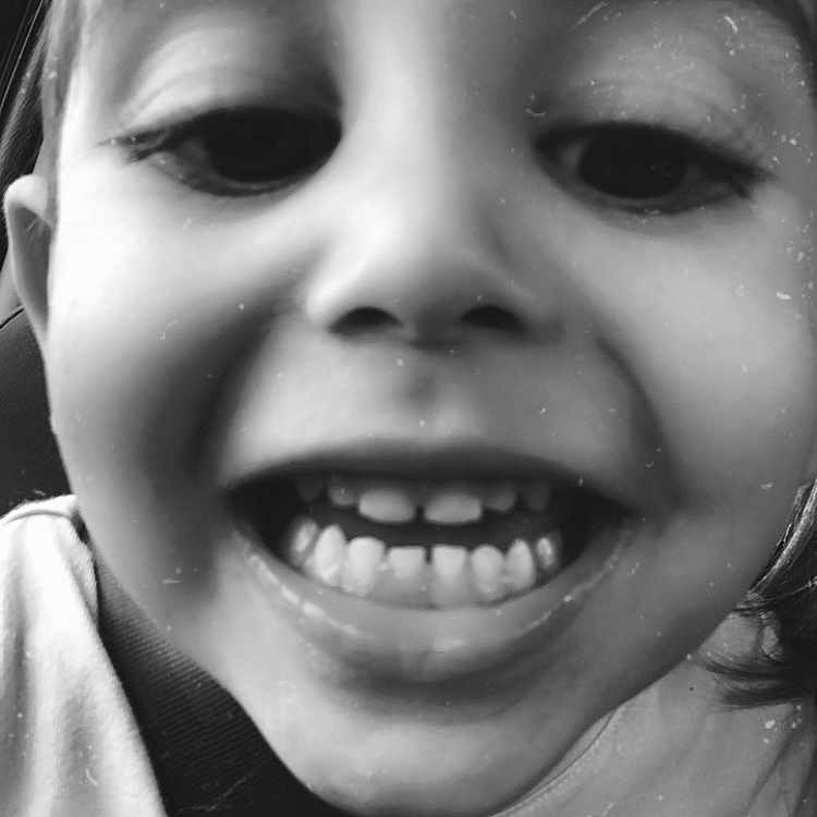 Kharl a rejoint le concours — aidez-le/la à gagner de superbes lots ! black, black_and_white, cheek, chin, eye, eyebrow, eyelash, flash_photography, hairstyle, happy, head, iris, jaw, lip, mouth, nose, skin, smile, tooth, white