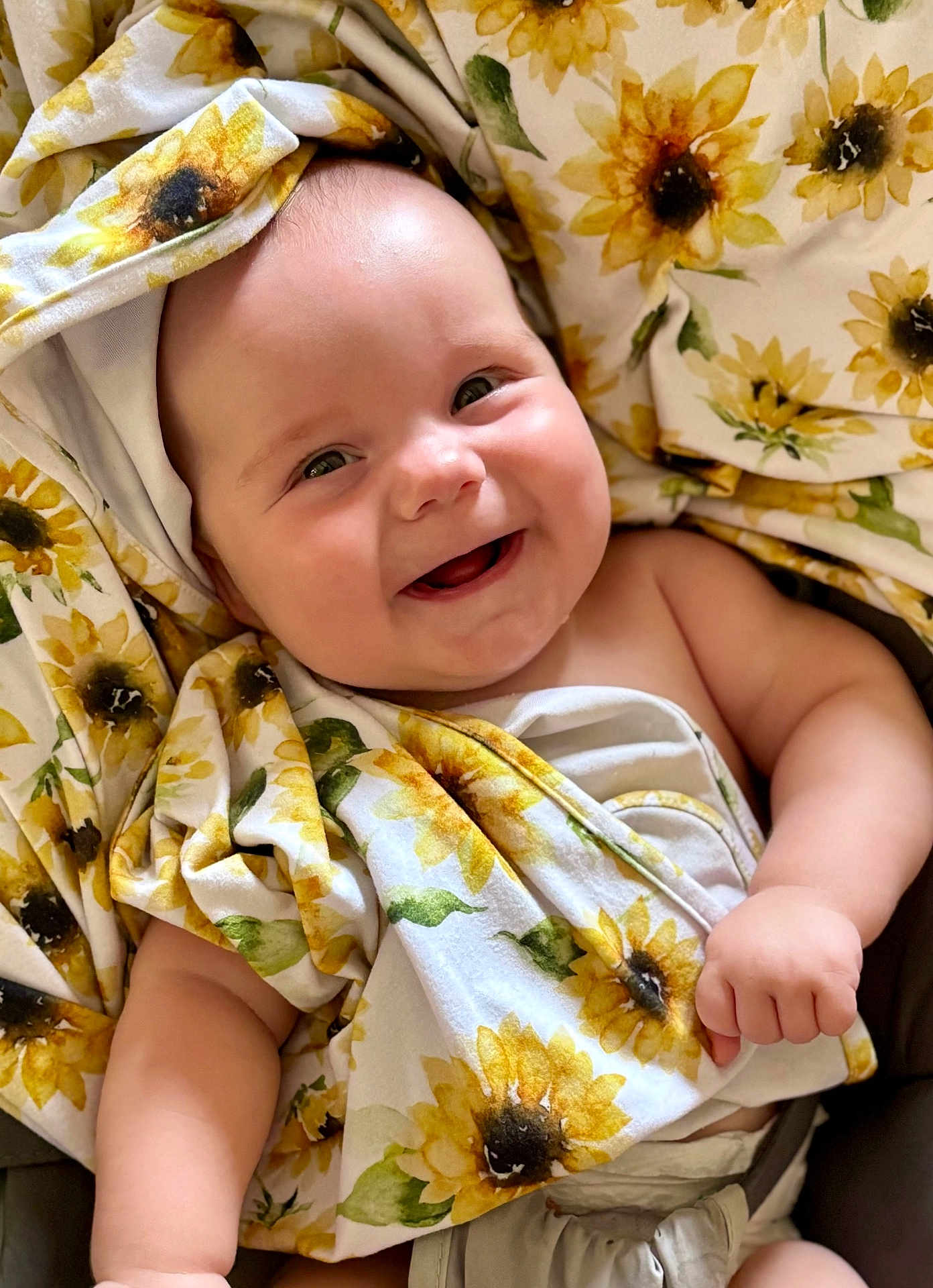 Kayce participe au concours pour gagner de l'argent avec cette photo : baby, smiling, blanket, sunflower, happy, infant, cute, face, wrapped, soft, child, pattern, cloth, cheerful, skin, portrait, expression, young, comfort, warm