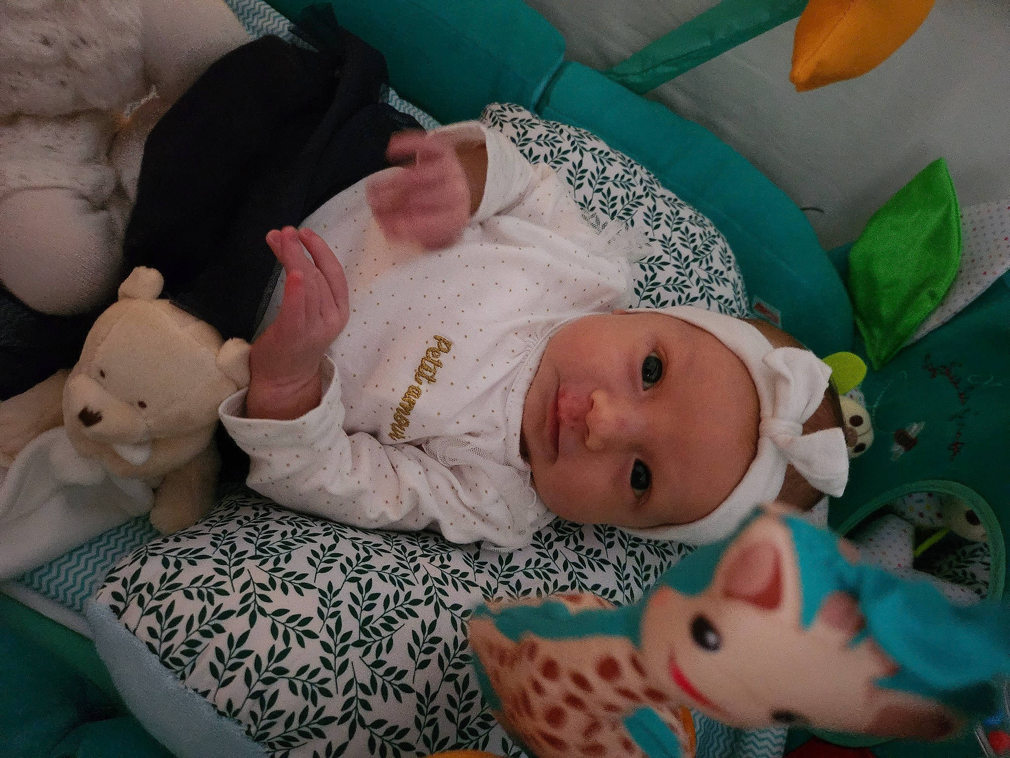 Inaya participe au concours pour gagner de l'argent avec cette photo : baby, baby_toddler_clothing, cheek, child, comfort, eye, hat, head, headgear, headwear, human_body, mammal, organ, people, person, pink, skin, textile, toddler, toy