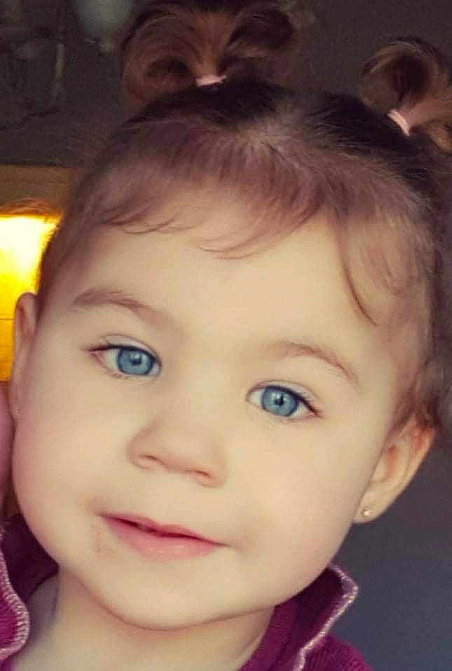 Lola a rejoint le concours — aidez-le/la à gagner de superbes lots ! cheek, chin, ear, eye, eyebrow, eyelash, facial_expression, flash_photography, forehead, hair, hairstyle, iris, jaw, joy, lip, mouth, neck, nose, organ, person