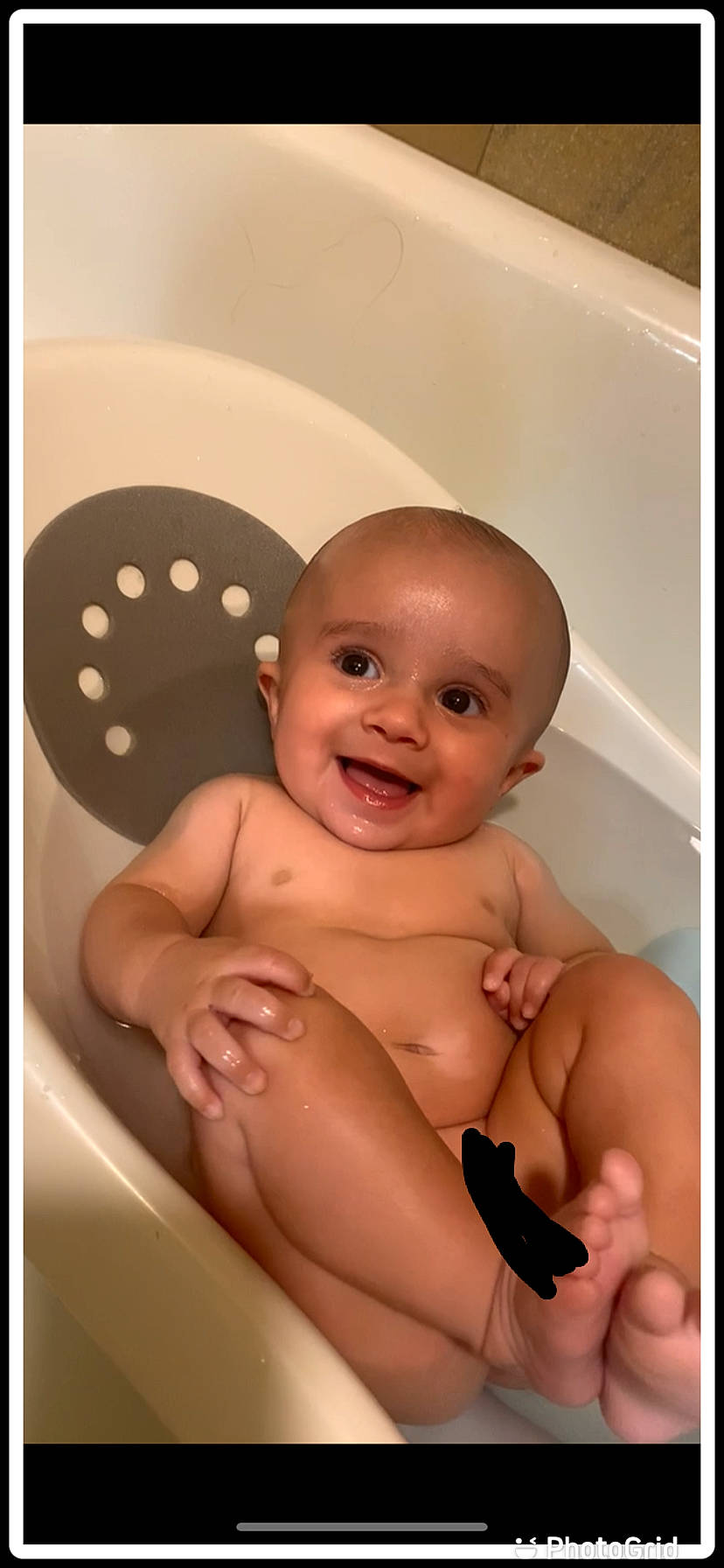 Atlas is registered to the contest to win money with this photo: abdomen, baby, baby_bathing, baby_products, bathing, chest, child, comfort, eyelash, finger, fun, gesture, happy, human_leg, iris, joy, person, smile, stomach, thigh