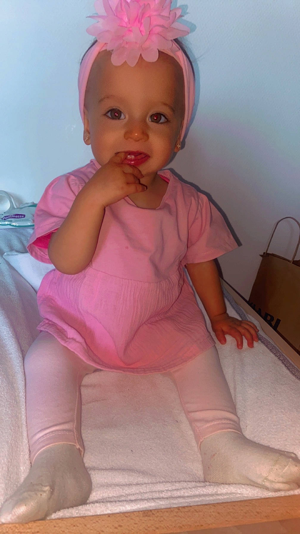 Keïssy participe au concours pour gagner de l'argent avec cette photo : baby_toddler_clothing, cheek, comfort, eye, face, finger, headwear, iris, joint, knee, lip, mouth, muscle, organ, person, pink, purple, shoulder, skin, sleeve