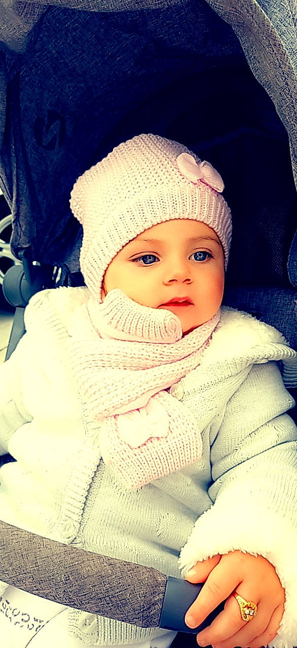 Djordane a rejoint le concours — aidez-le/la à gagner de superbes lots ! baby, beanie, bonnet, cheek, child, eye, face, head, headgear, headwear, knit_cap, knitting, lip, person, skin, toddler, wool