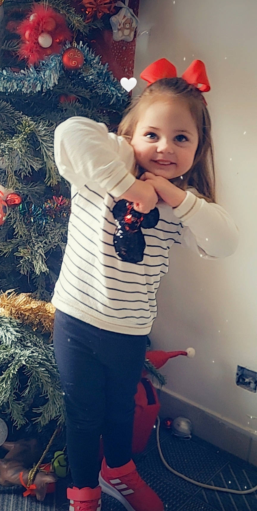 Djordande participe au concours pour gagner de l'argent avec cette photo : beauty, christmas_tree, cool, electric_blue, face, facial_expression, flash_photography, happy, head, human_body, joy, person, plant, red, sleeve, standing, textile, thigh, toddler, tree