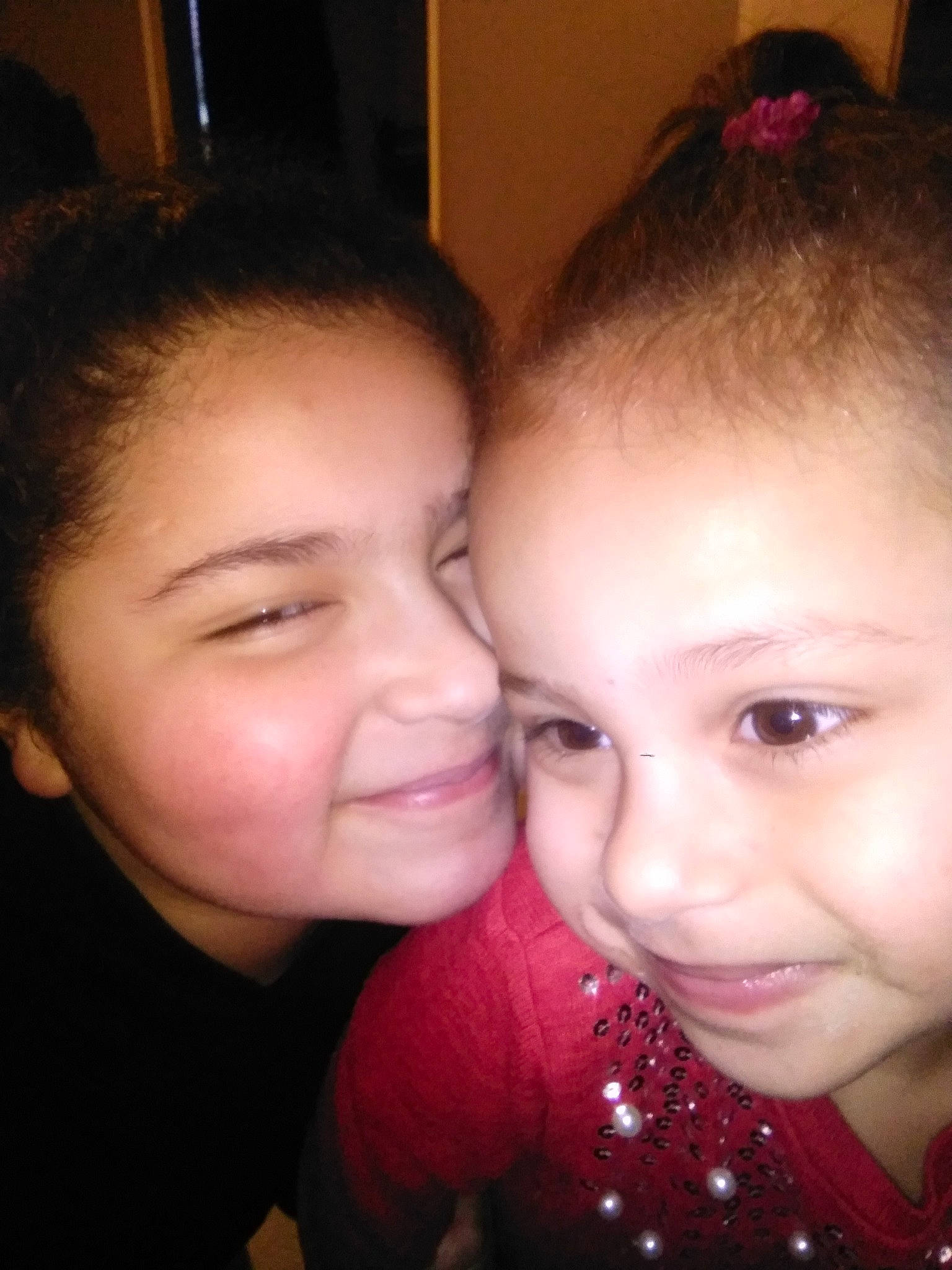 Ynah participe au concours pour gagner de l'argent avec cette photo : cheek, chin, ear, eye, eyebrow, eyelash, forehead, gesture, hair, hairstyle, happy, iris, jaw, joy, lip, mouth, nose, organ, person, skin