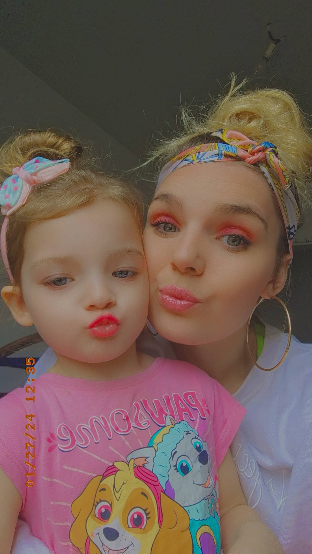 Elynna a rejoint le concours — aidez-le/la à gagner de superbes lots ! cheek, child, chin, event, eyebrow, eyelash, eyewear, fun, happy, head, headband, headpiece, iris, jewellery, lip, necklace, nose, organ, person, pink