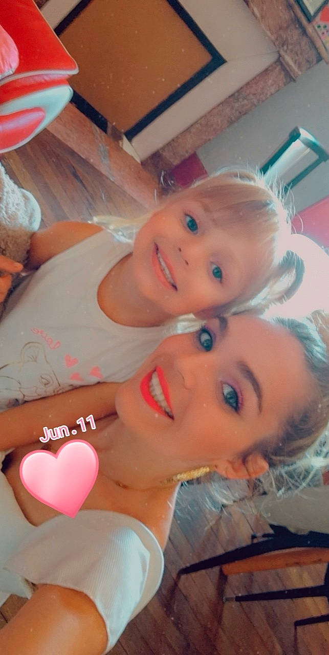 Anastasia participe au concours pour gagner de l'argent avec cette photo : abdomen, beauty, cheek, chest, eyelash, finger, happy, human_body, joy, leisure, lip, mouth, muscle, neck, nose, organ, person, pink, skin, smile