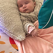 Ava participe au concours pour gagner de l'argent avec cette photo : baby, infant, newborn, sleeping, blanket, pillow, plush, knit_sweater, hand, closed_eyes, cozy, soft_texture, nursery, play_gym, toy, portrait, pink_blanket, resting, cute, homedecor