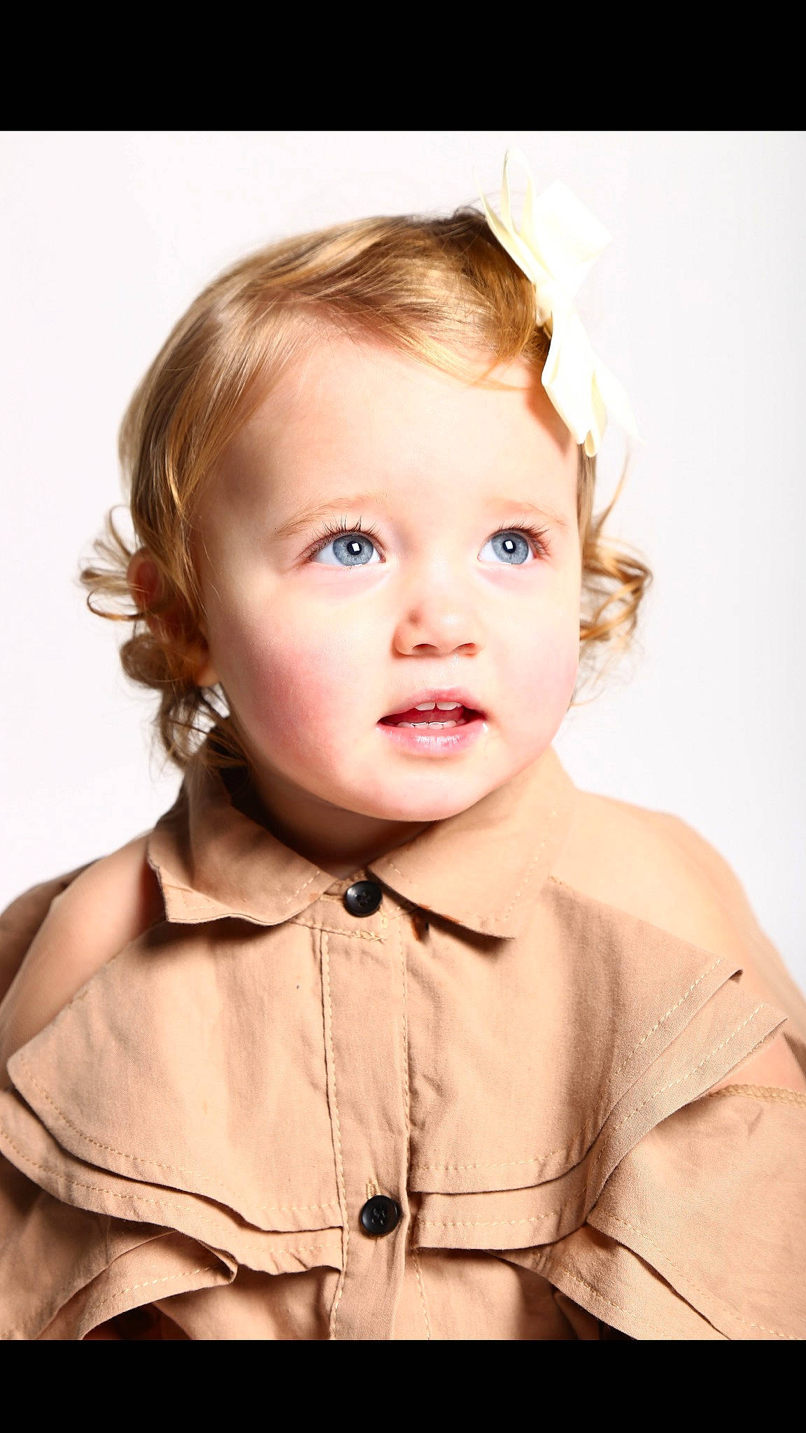 Kendal is registered to the contest to win money with this photo: blond, brown_hair, cheek, child, child_model, chin, eyebrow, face, forehead, hair, hairstyle, head, lip, neck, nose, person, photography, portrait, portrait_photography, skin