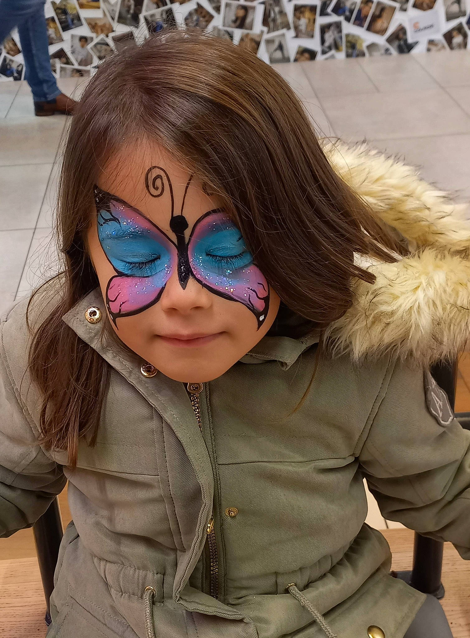 Candice a rejoint le concours — aidez-le/la à gagner de superbes lots ! bangs, blond, brown_hair, cool, eyelash, eyewear, fun, fur, glove, goggles, happy, jacket, long_hair, mouth, person, personal_protective_equipment, selfie, sleeve, sunglasses, vision_care