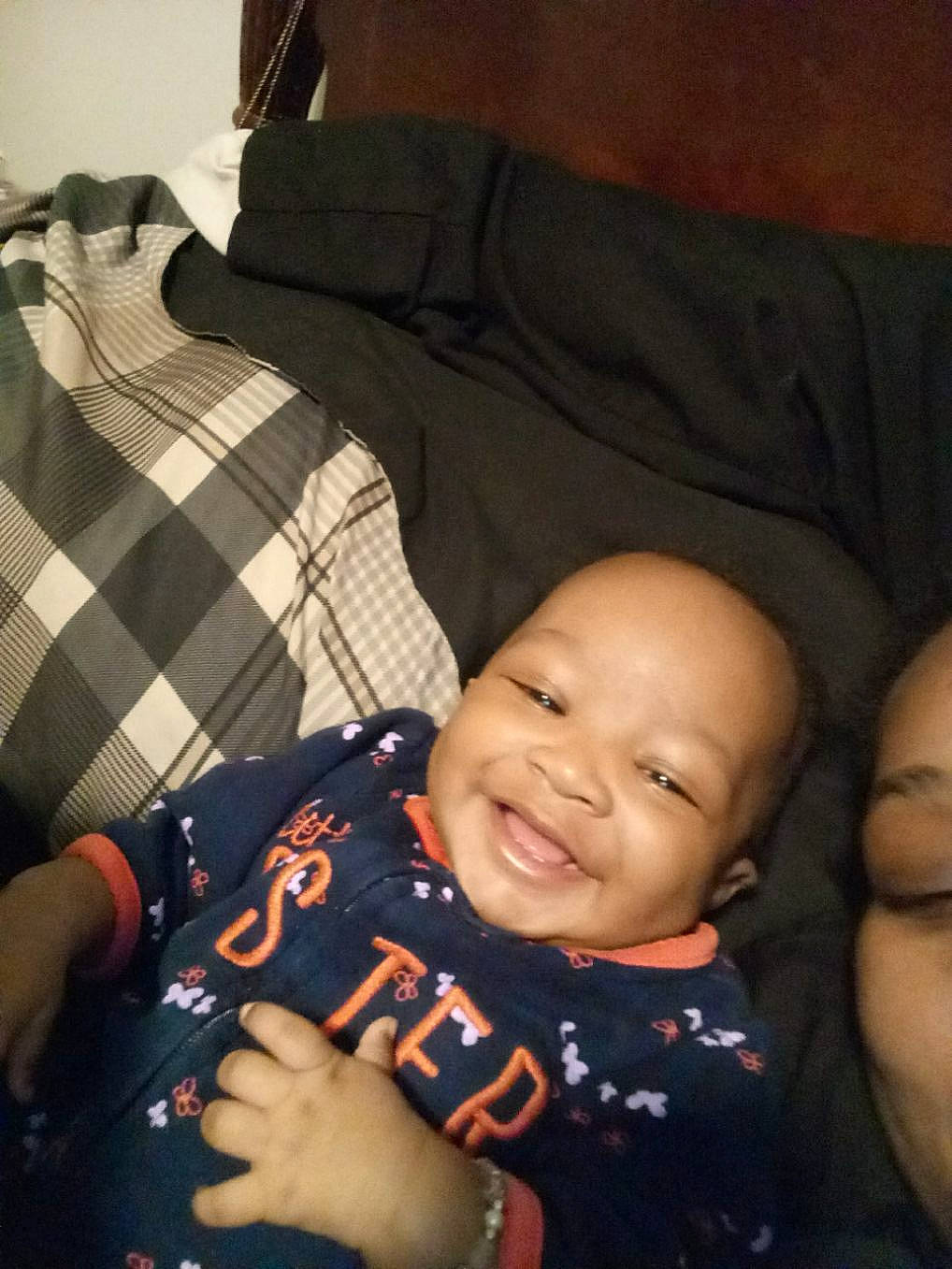 Sa'Niya is registered to the contest to win money with this photo: abdomen, arm, black_hair, cheek, child, cool, day, ear, finger, forehead, fun, head, infant, joy, mouth, person, product, selfie, skin, toddler