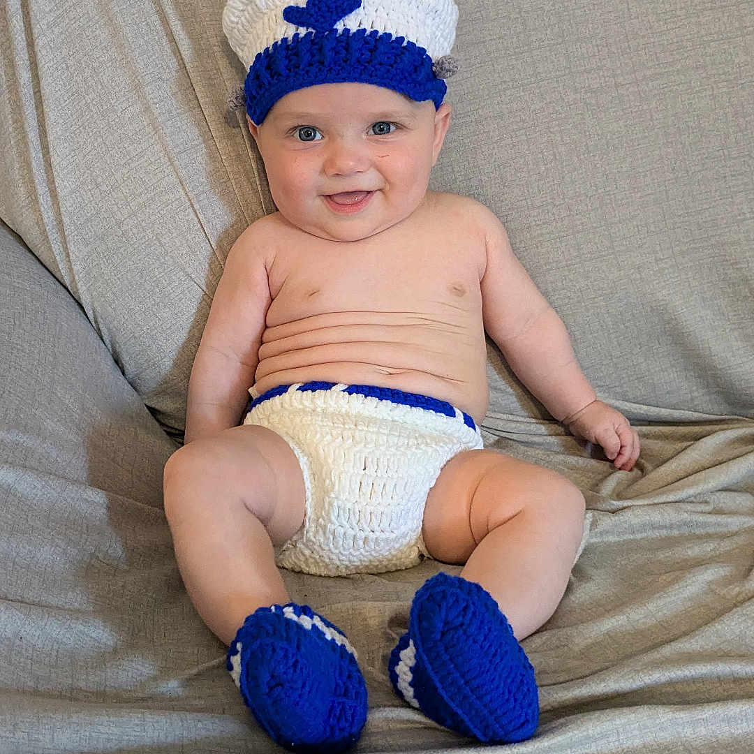 Timéo participe au concours pour gagner de l'argent avec cette photo : baby, bare_chest, blue, child, cozy, cute, gray_blanket, happy, indoors, infant, knit_booties, knit_diaper_cover, knit_hat, portrait, rolled_arms, rolled_legs, sitting, smile, soft_texture, white