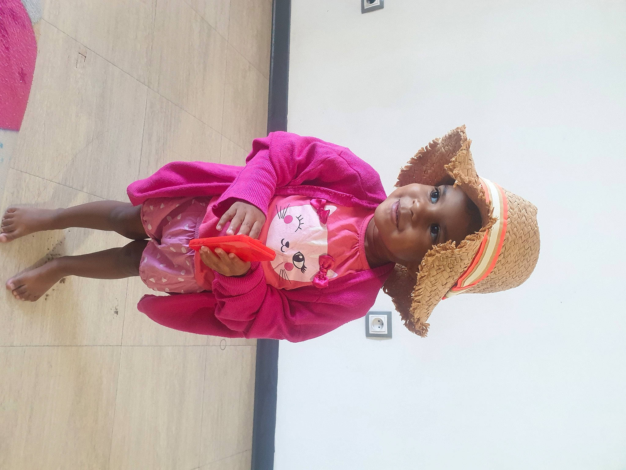 Nazïra participe au concours pour gagner de l'argent avec cette photo : baby, baby_toddler_clothing, child, costume, costume_hat, entertainment, event, flooring, fun, happy, hat, headwear, knee, leisure, magenta, performing_arts, person, pink, recreation, room