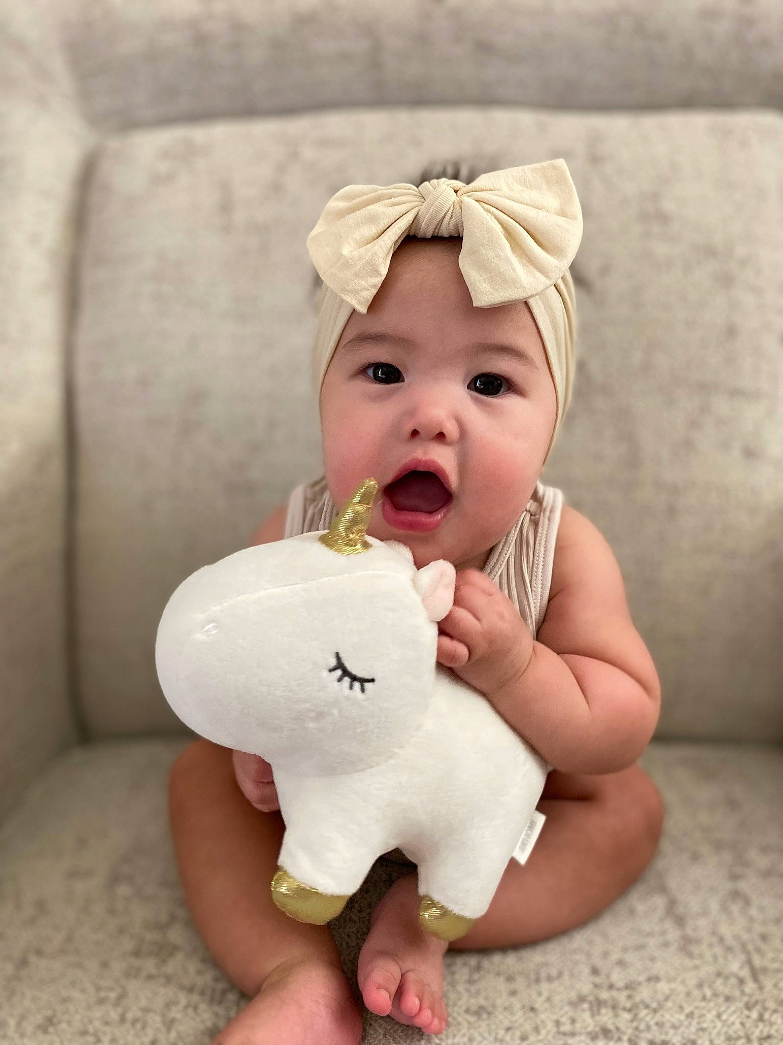 Kora is registered to the contest to win money with this photo: baby, baby_toddler_clothing, cap, child, comfort, costume_accessory, costume_hat, fashion_accessory, flooring, foot, happy, headpiece, headwear, nail, person, portrait_photography, sitting, skin, sleeve, smile