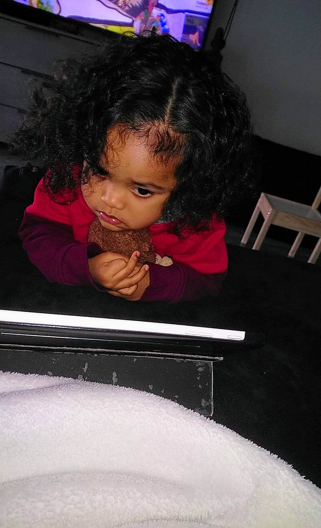 Kenny a rejoint le concours — aidez-le/la à gagner de superbes lots ! baby, black_hair, cheek, child, forehead, fun, hair, nose, person, pink, toddler