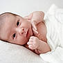 Arthur participe au concours pour gagner de l'argent avec cette photo : baby, newborn, infant, blanket, soft, cute, face, skin, hands, lying_down, portrait, closeup, peaceful, resting, sleepy, indoors, child, toddler, cozy, gentle