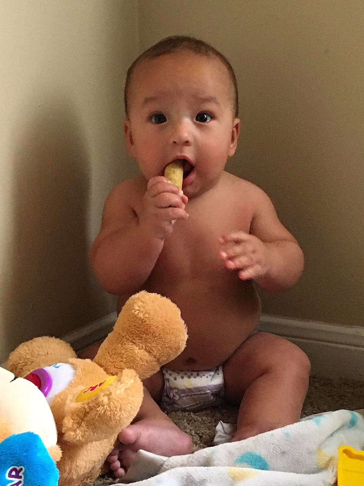 Vincent is registered to the contest to win money with this photo: arm, baby, cheek, chest, finger, gesture, happy, human_body, iris, lip, mouth, nail, nose, person, product, skin, stomach, surprise, thigh, thumb