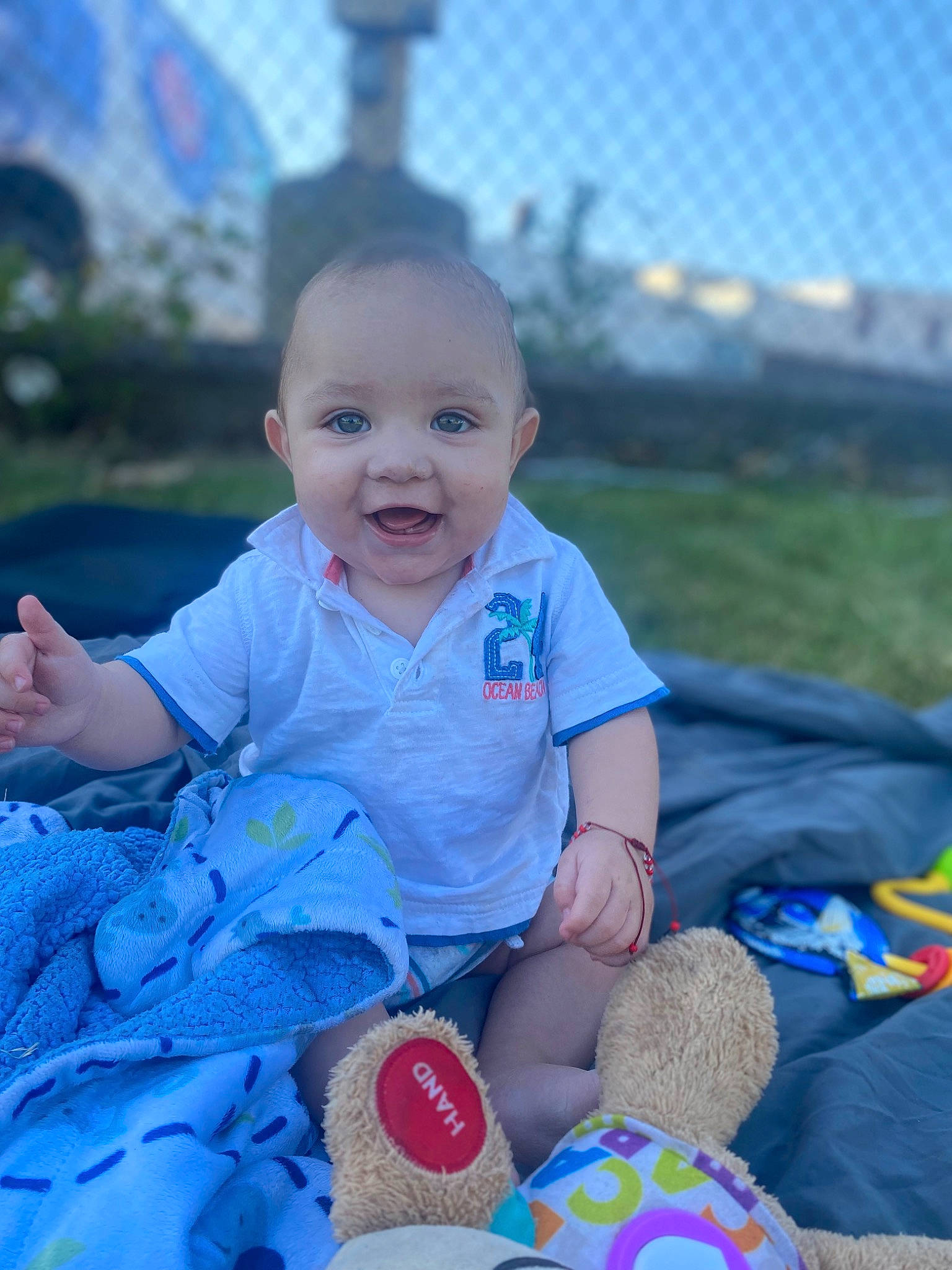 Juan is registered to the contest to win money with this photo: azure, baby, baby_toddler_clothing, blue, child, eye, fun, grass, happy, light, morning, person, playing_with_kids, skin, sky, smile, summer, t_shirt, textile, toddler