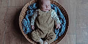 Malo a rejoint le concours — aidez-le/la à gagner de superbes lots ! baby, basket, blue_yarn, child, cozy, cuteness, handmade, indoors, infant, knitwear, newborn, peaceful, portrait, resting, sleeping, small_hands, socks, soft_texture, warmth, wooden_floor