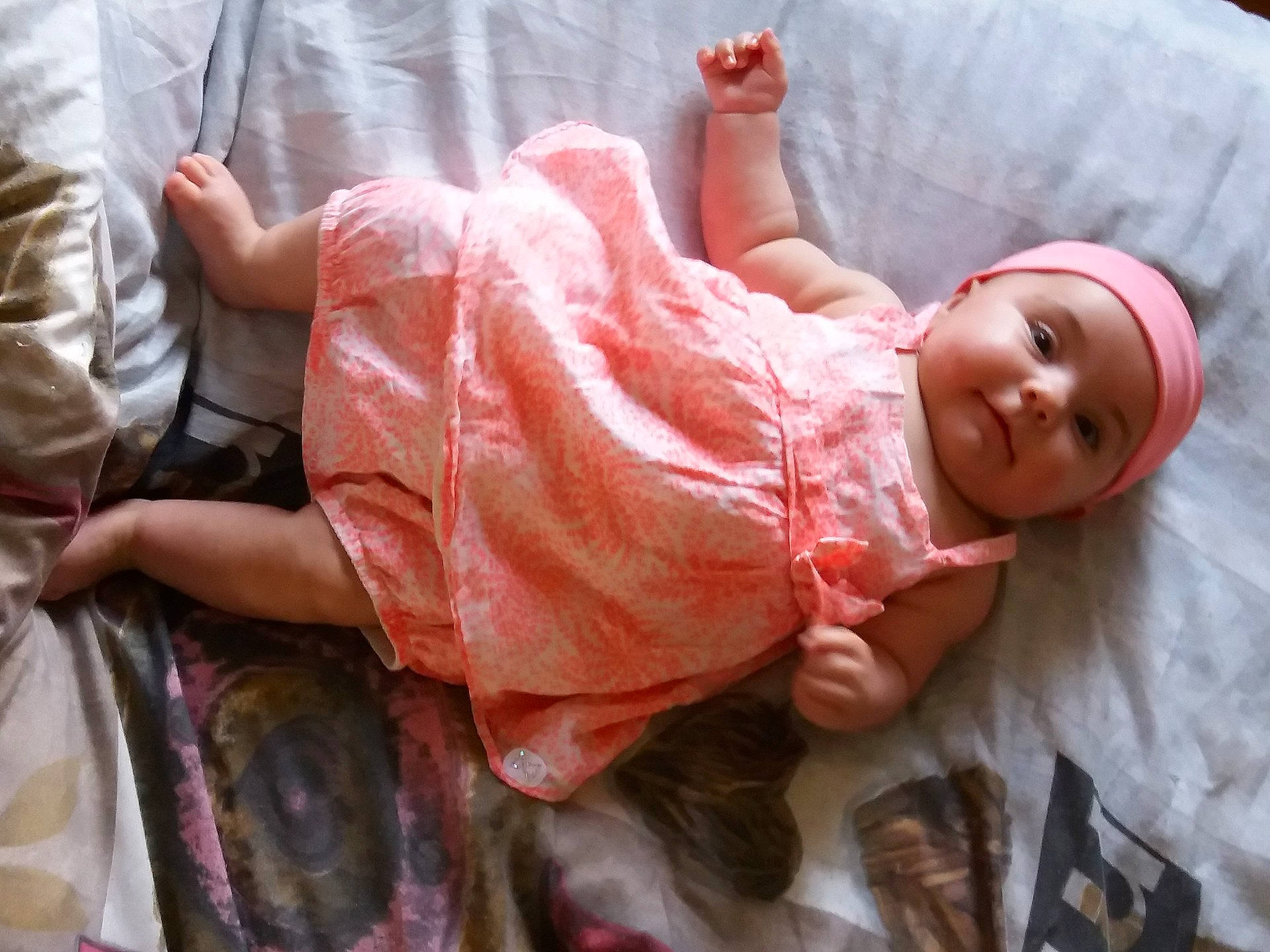 Valentina a rejoint le concours — aidez-le/la à gagner de superbes lots ! child, infant, leg, person, skin