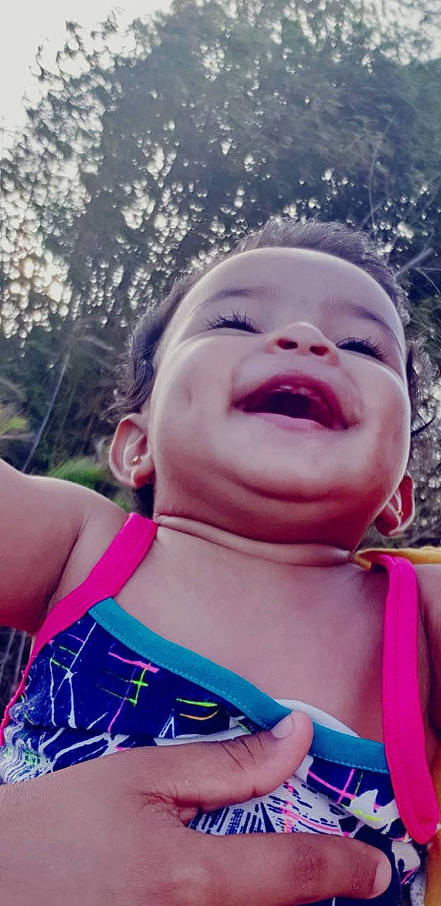 Nayla Naëly a rejoint le concours — aidez-le/la à gagner de superbes lots ! cheek, child, chin, cool, eye, face, facial_expression, fun, happy, head, laugh, lip, mouth, nose, organ, person, pink, skin, smile, summer