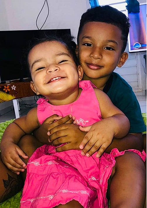 Nayla Naëly a rejoint le concours — aidez-le/la à gagner de superbes lots ! black_hair, cheek, child, face, family, friendship, fun, happy, hug, interaction, joy, love, magenta, people, person, pink, sitting, skin, smile, toddler