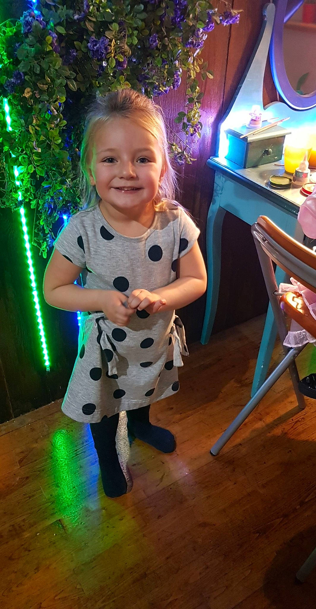 Mailys participe au concours pour gagner de l'argent avec cette photo : child, joy, party, person, toddler