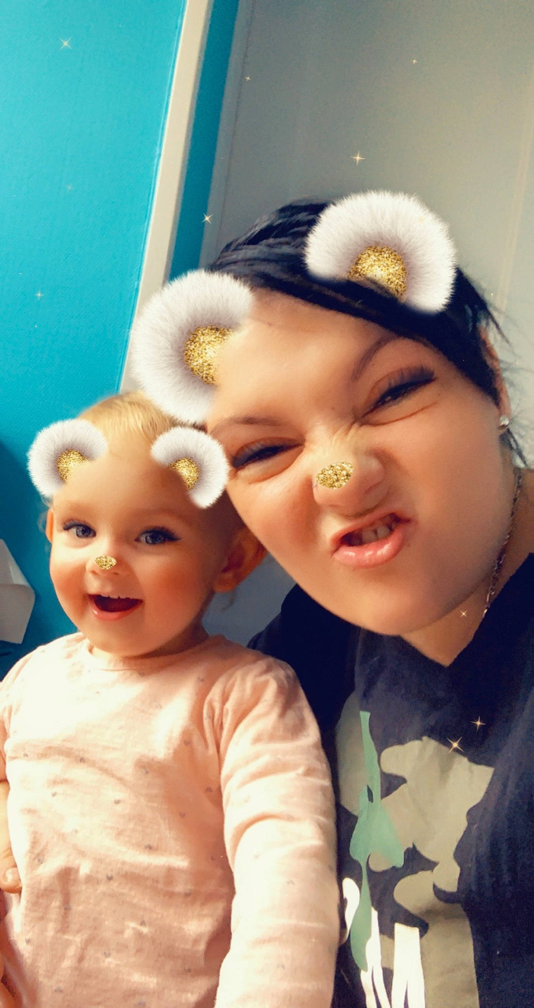 Angelina participe au concours pour gagner de l'argent avec cette photo : anger, baby, cheek, child, ear, face, forehead, fun, hair_accessory, happy, head, headband, headgear, headpiece, joy, nose, person, photography, skin, smile