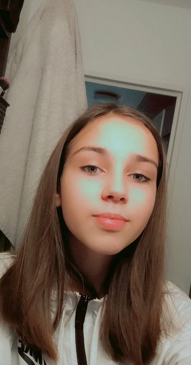 Melyne a rejoint le concours — aidez-le/la à gagner de superbes lots ! black_hair, cheek, chin, ear, eyebrow, eyelash, flash_photography, forehead, iris, jaw, layered_hair, lip, lipstick, long_hair, makeover, neck, nose, person, skin, smile